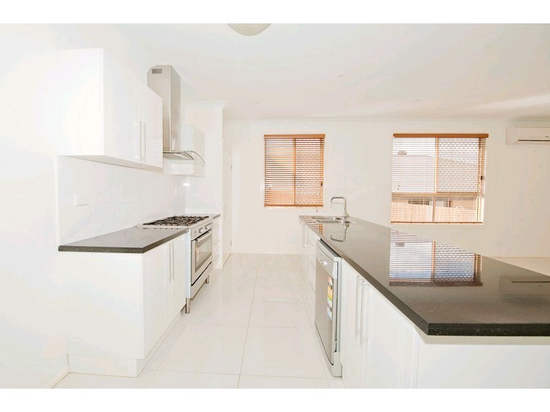 32 Hyde Avenue, Springfield Lakes QLD 4300