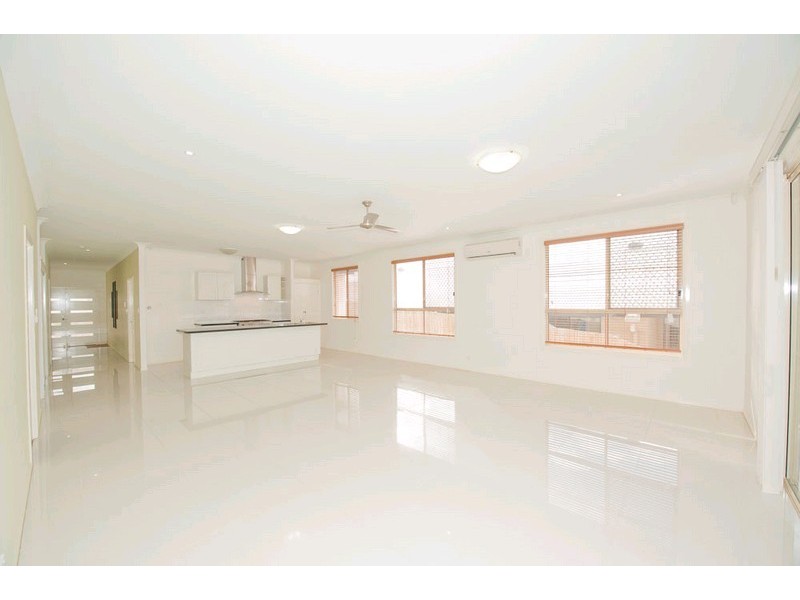 32 Hyde Avenue, Springfield Lakes QLD 4300