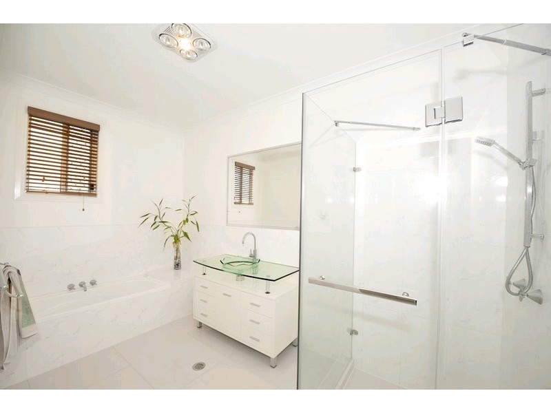 32 Hyde Avenue, Springfield Lakes QLD 4300