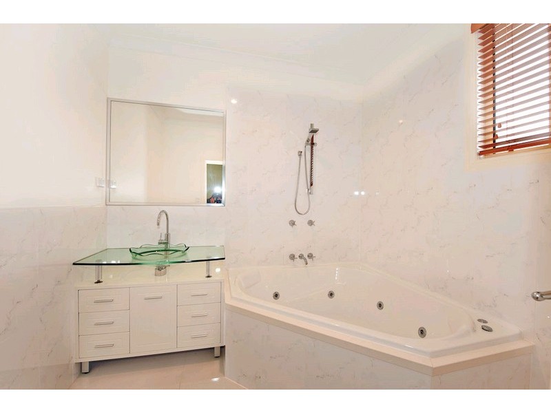 32 Hyde Avenue, Springfield Lakes QLD 4300