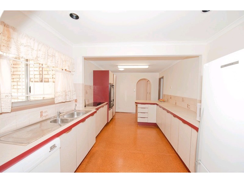 37 Steven Street, Camira QLD 4300