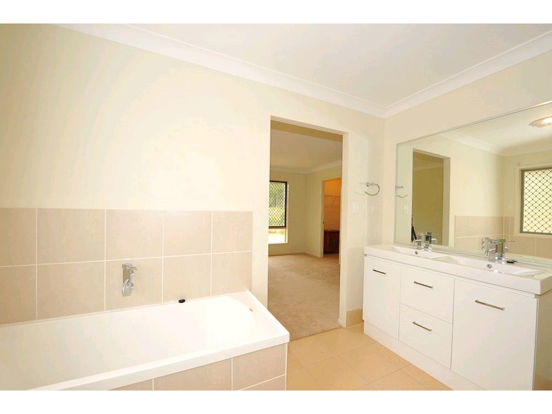 190 Spinebill Drive, Greenbank QLD 4124