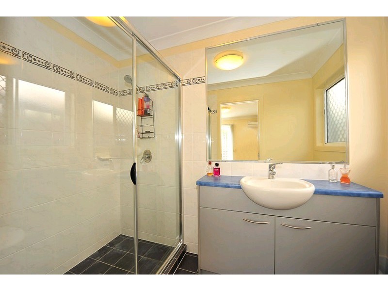 24 Creekside Drive, Springfield Lakes QLD 4300