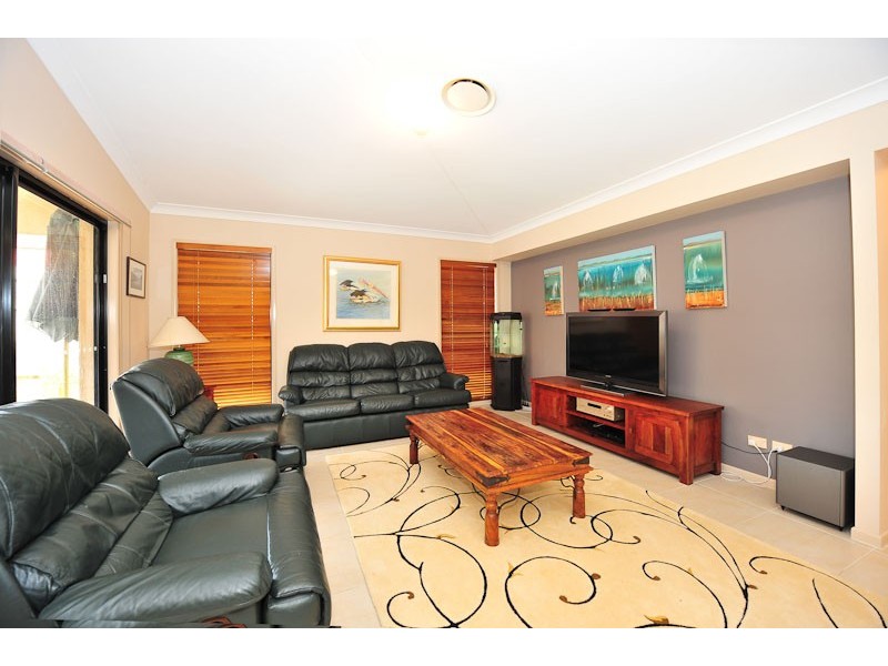 42 Neptune Street, Springfield Lakes QLD 4300