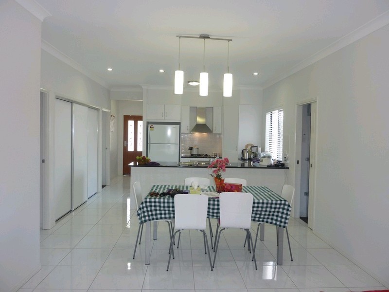 11 Violet Avenue, Springfield Lakes QLD 4300