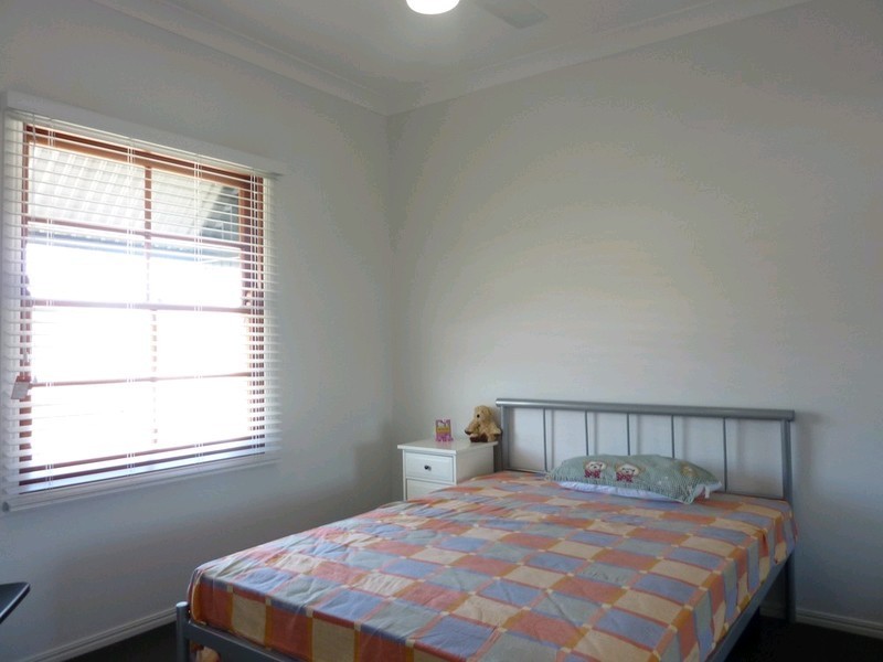 11 Violet Avenue, Springfield Lakes QLD 4300