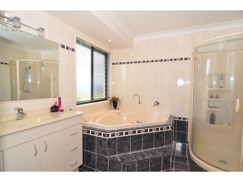 25 Horseshoe Crescent, New Beith QLD 4124