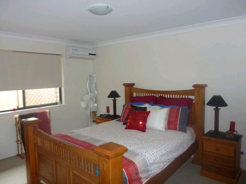 4 Hillsbourough Place, Springfield Lakes QLD 4300