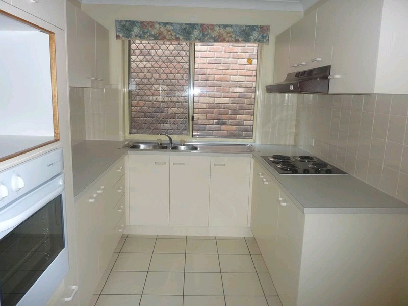 4 Amara Cres, Forest Lake QLD 4078