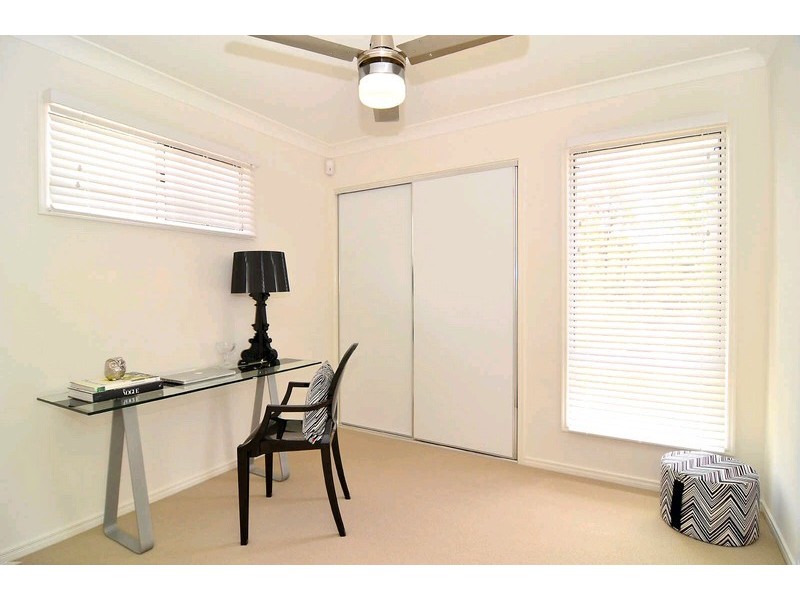 2 Mist Lane, Springfield Lakes QLD 4300