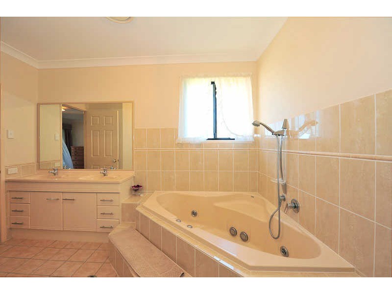 11 Wanderer Crescent, Springfield Lakes QLD 4300