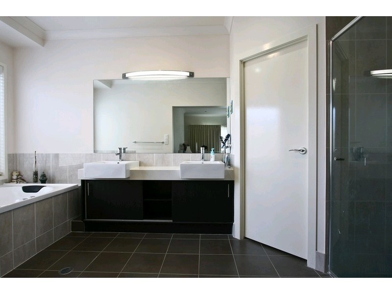 18 Pinnacle Place, Eight Mile Plains QLD 4113