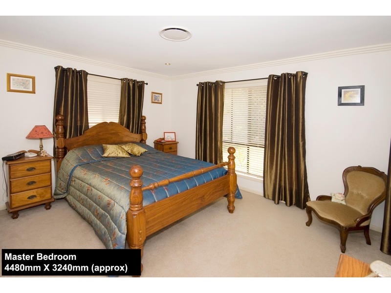 7 Kimbolton Drive, Redland Bay QLD 4165