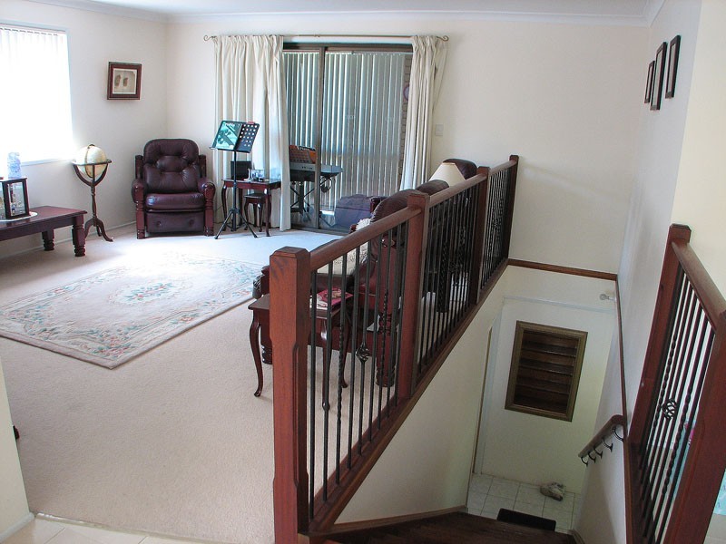 6 Orlando Crescent, Springwood QLD 4127