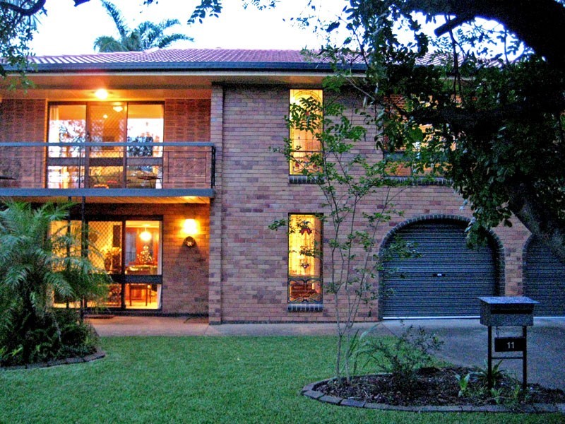 11 Mapleleaf Street, Eight Mile Plains QLD 4113