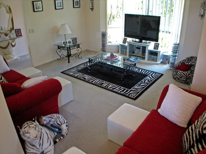 2 Holly Crescent, Windaroo QLD 4207