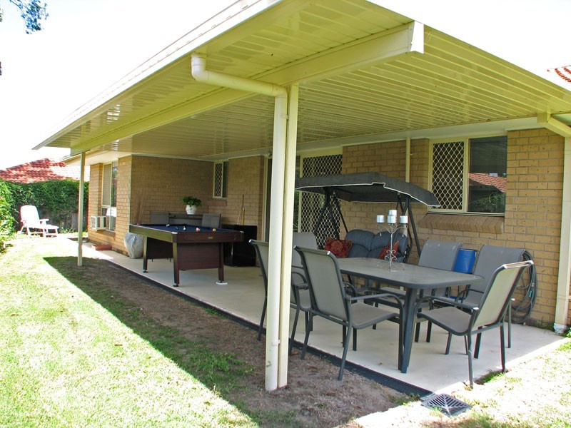 2 Holly Crescent, Windaroo QLD 4207