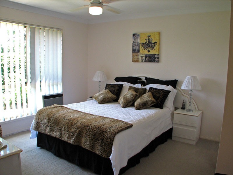 2 Holly Crescent, Windaroo QLD 4207