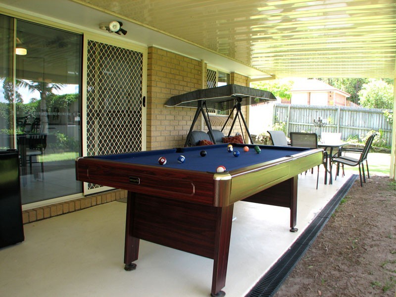 2 Holly Crescent, Windaroo QLD 4207