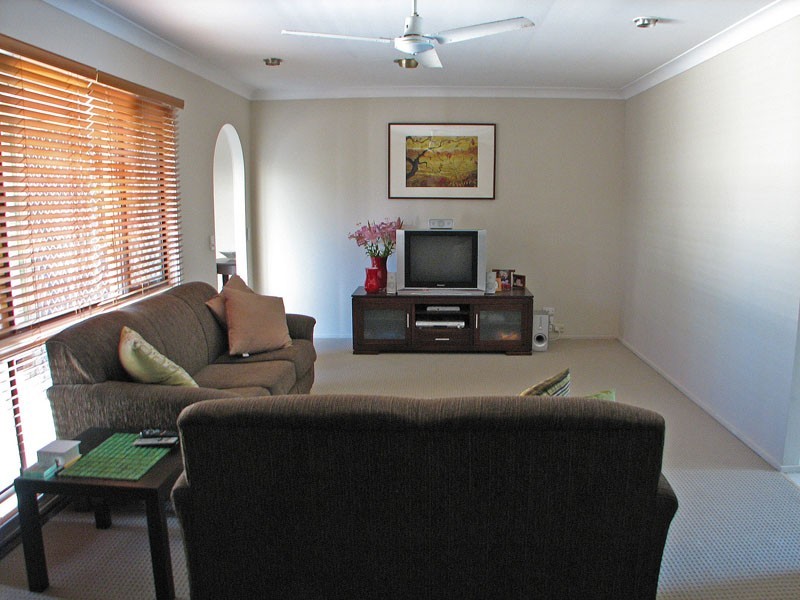 10 Wootton Crescent, Springwood QLD 4127