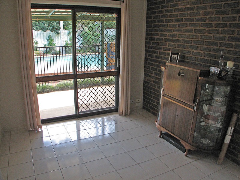 10 Wootton Crescent, Springwood QLD 4127