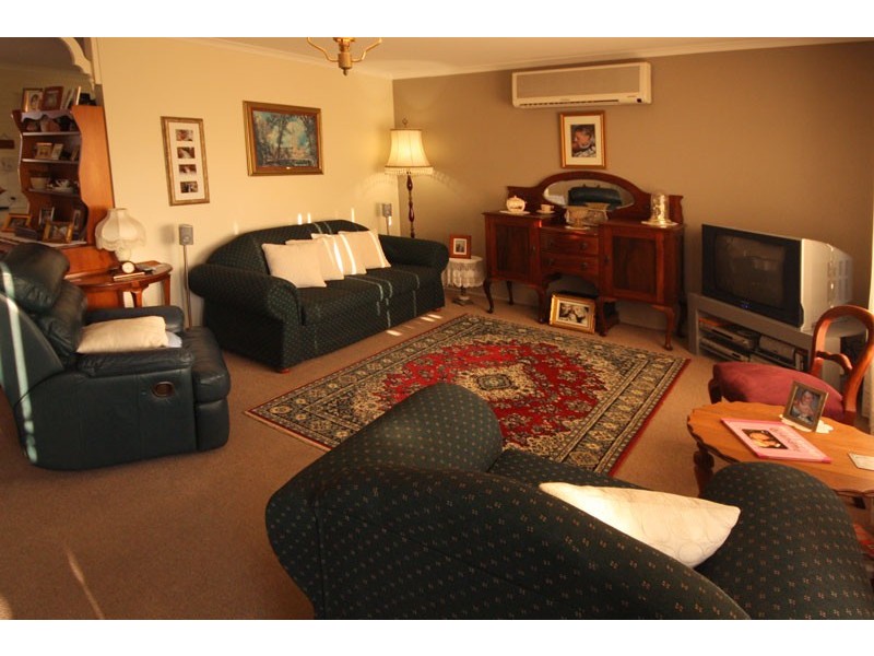 11 Wyclif Avenue, Springwood QLD 4127