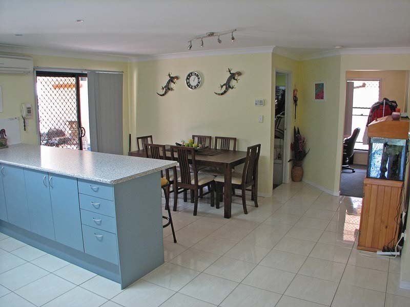 27 Lakebreeze Drive, Loganholme QLD 4129