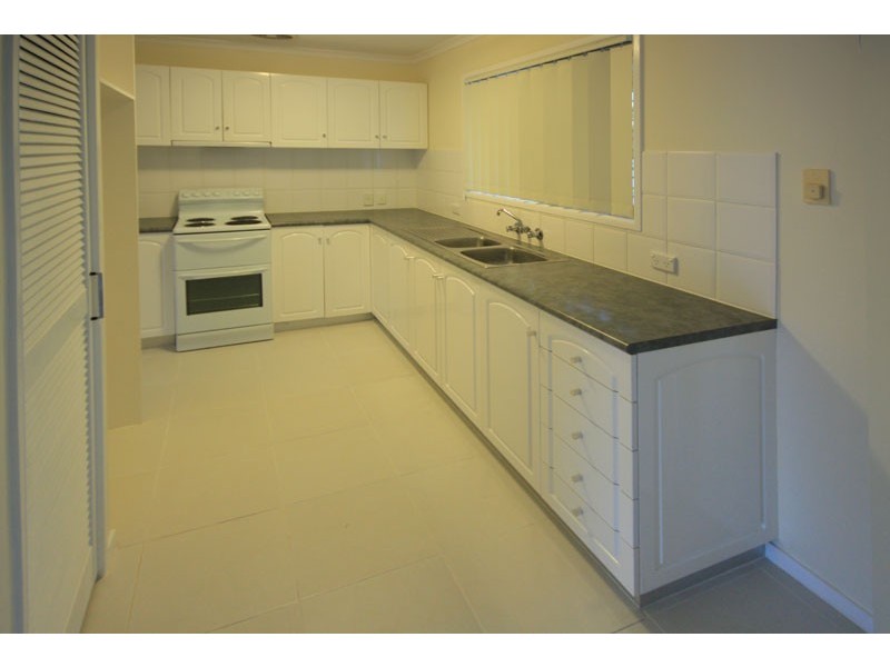 7 Lenore Crescent, Springwood QLD 4127