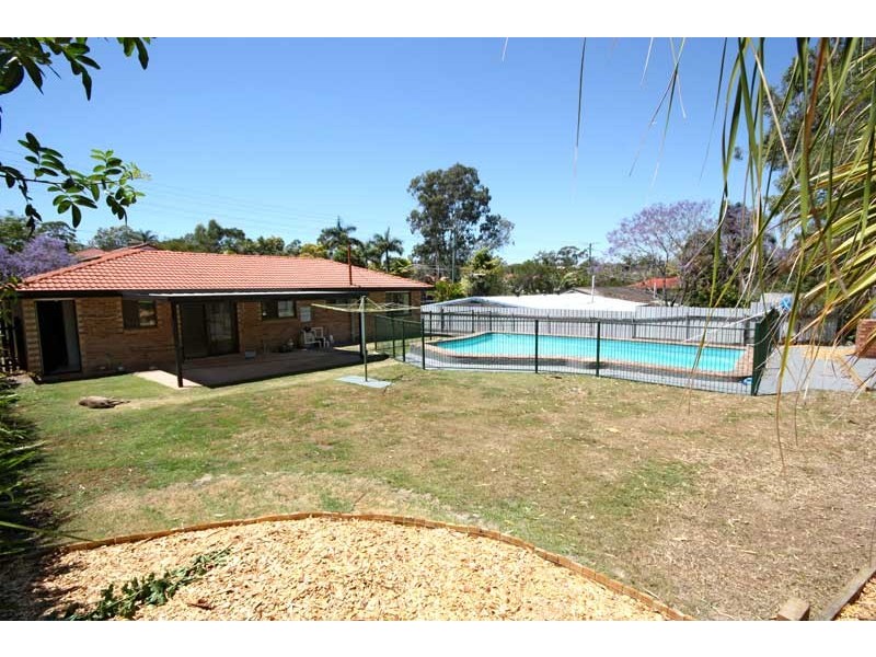 7 Lenore Crescent, Springwood QLD 4127
