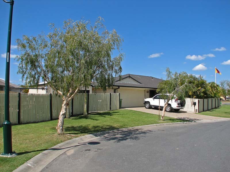 27 Lakebreeze Drive, Loganholme QLD 4129