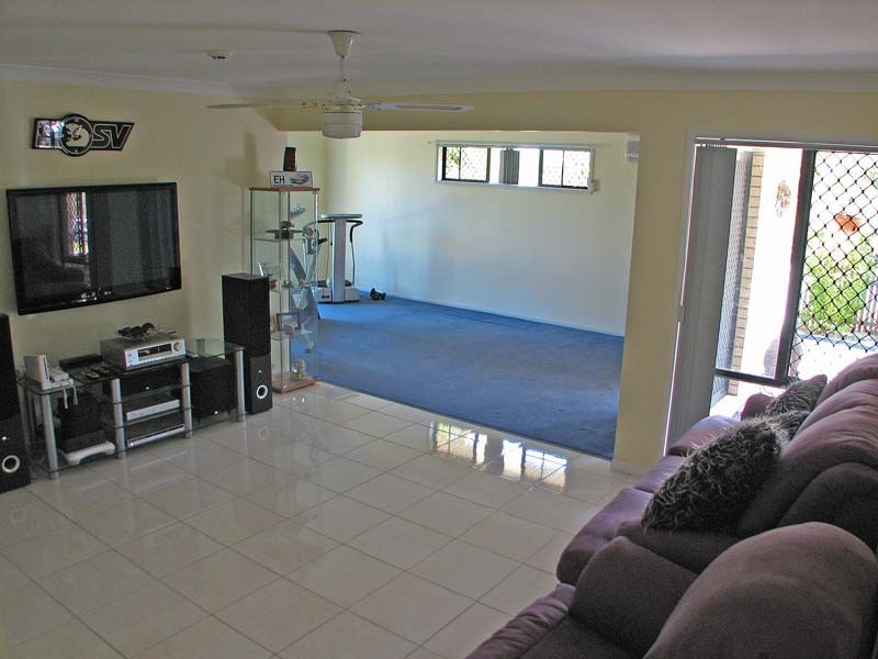 27 Lakebreeze Drive, Loganholme QLD 4129