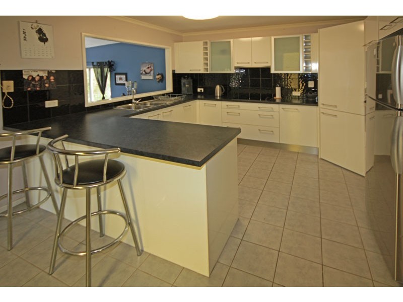 13 Lake Road, Slacks Creek QLD 4127