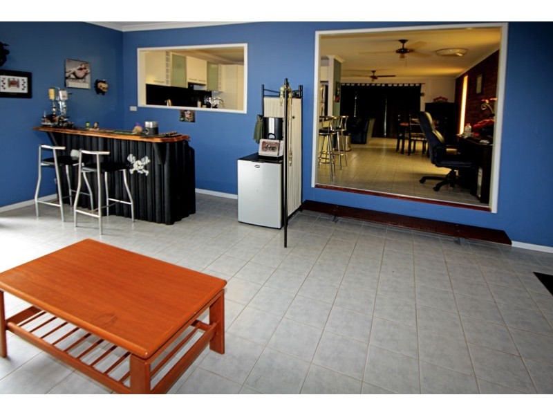 13 Lake Road, Slacks Creek QLD 4127