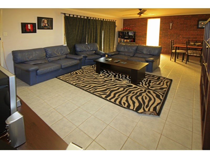 13 Lake Road, Slacks Creek QLD 4127