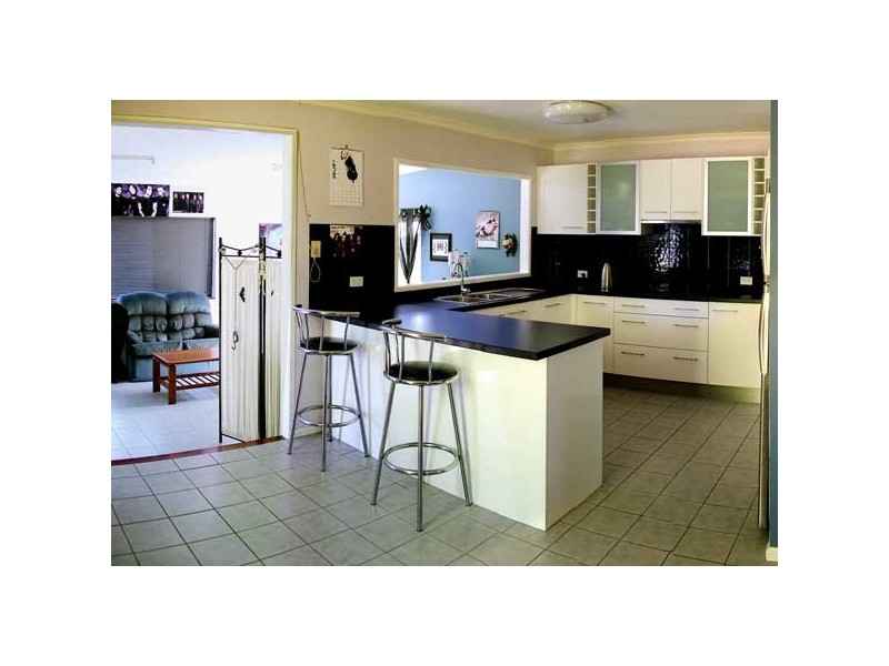 13 Lake Road, Slacks Creek QLD 4127