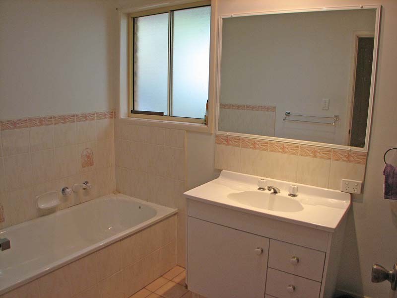 24 Tahan Crescent, Tanah Merah QLD 4128