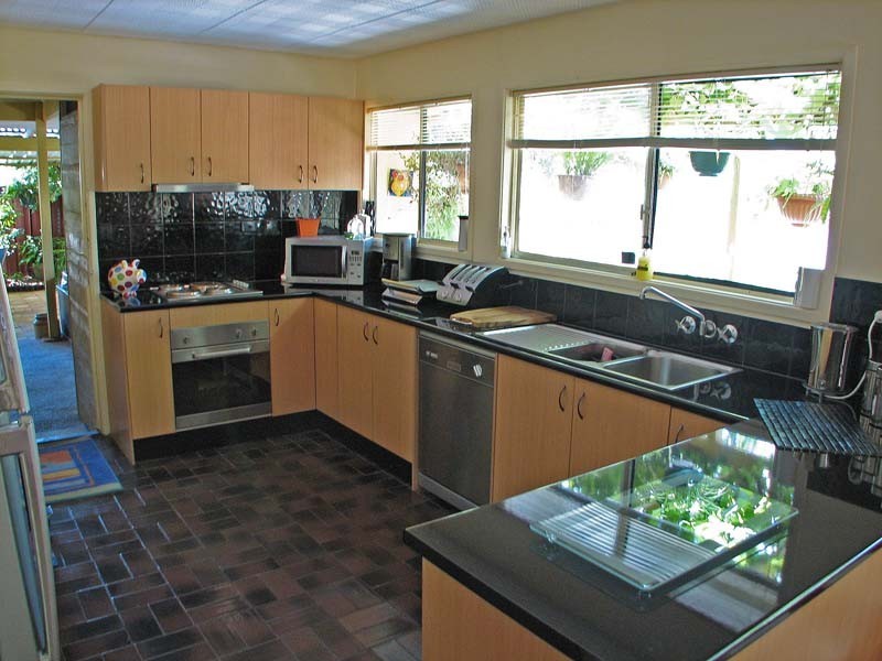 6 Leonard Street, Kingston QLD 4114