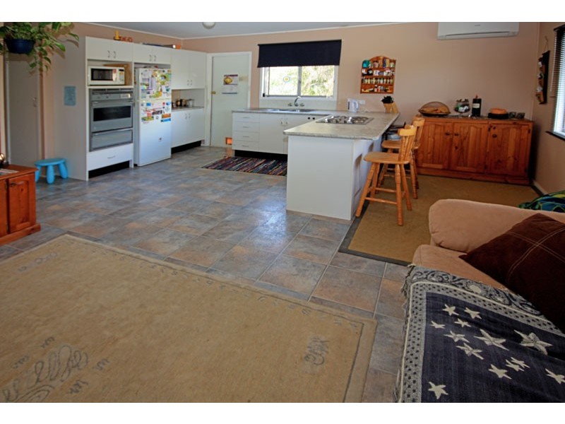 8 Maple Street, Kingston QLD 4114