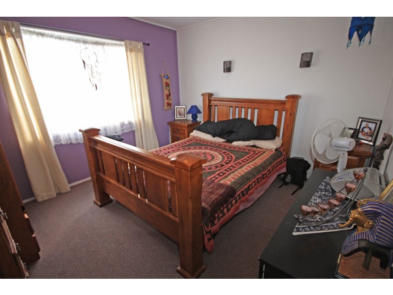 8 Maple Street, Kingston QLD 4114