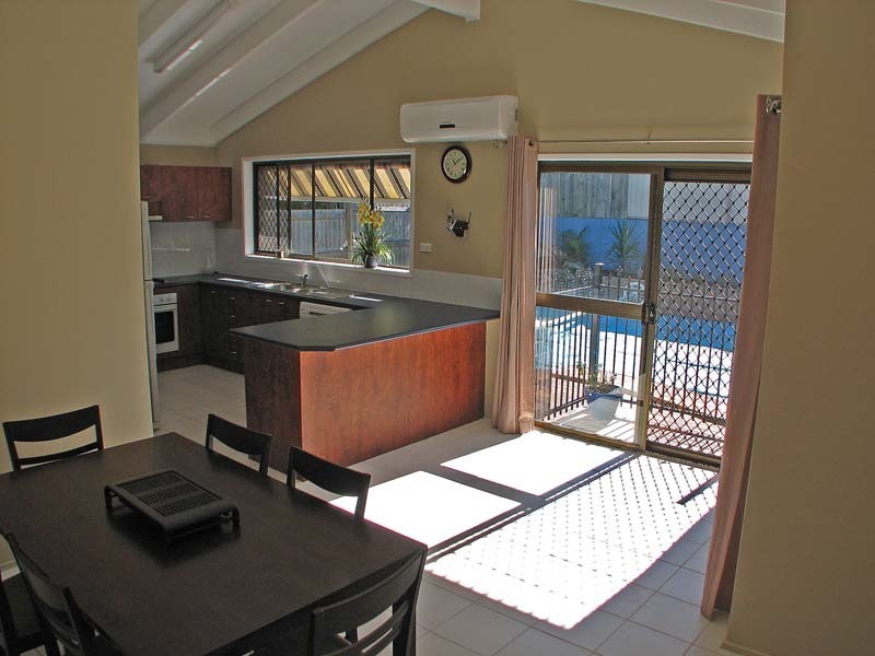 8 Oakleaf Street, Eight Mile Plains QLD 4113