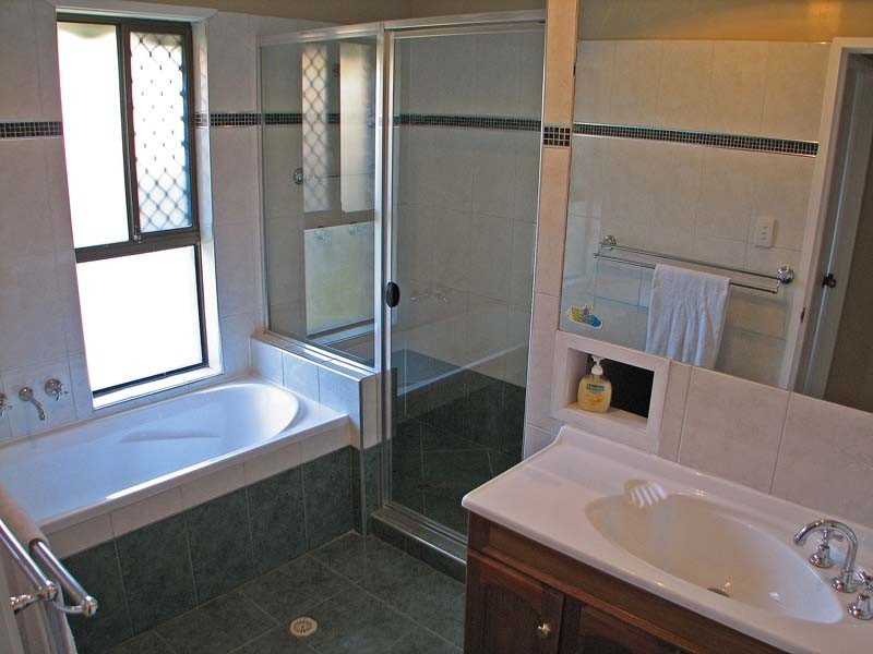 8 Oakleaf Street, Eight Mile Plains QLD 4113