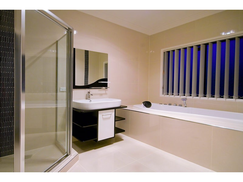 8 Trudy Crescent, Cornubia QLD 4130