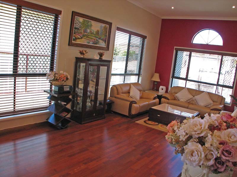 10 Regent Street, Eight Mile Plains QLD 4113