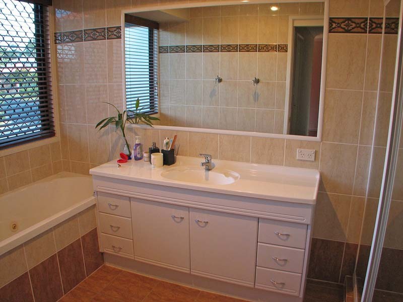 10 Regent Street, Eight Mile Plains QLD 4113