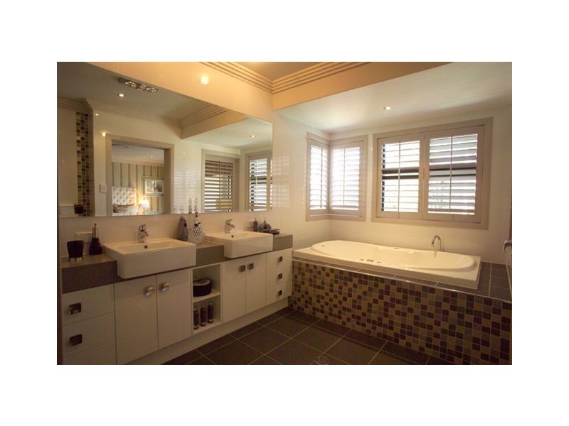 7 John Markwell Parade, Daisy Hill QLD 4127