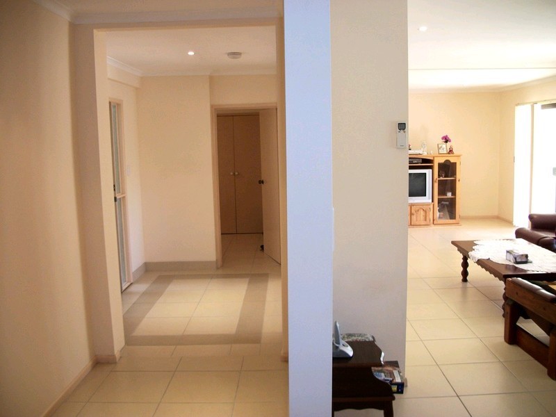 12 Wyclif Avenue, Springwood QLD 4127