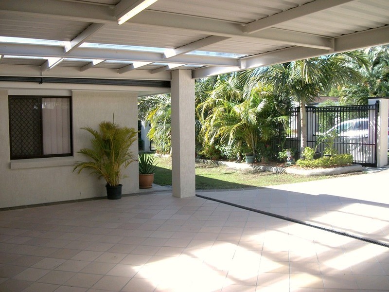 12 Wyclif Avenue, Springwood QLD 4127