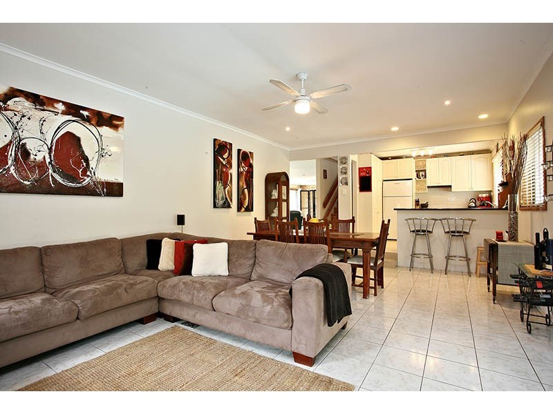 8 Dalton Court, Springwood QLD 4127