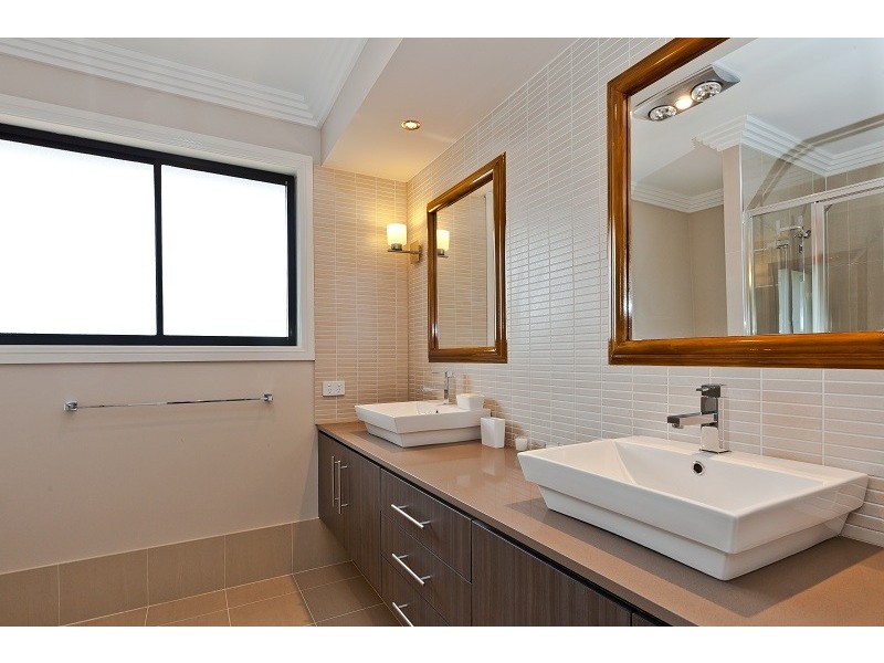 12 Charles Glen Street, Daisy Hill QLD 4127