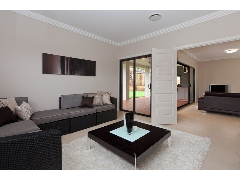 12 Charles Glen Street, Daisy Hill QLD 4127